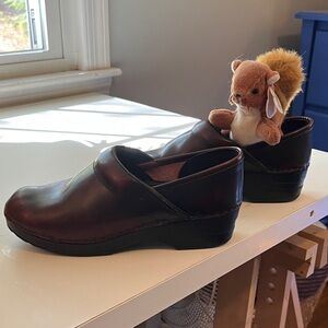 L.L. Bean Dark Cherry Maroon Clogs Size 8.5